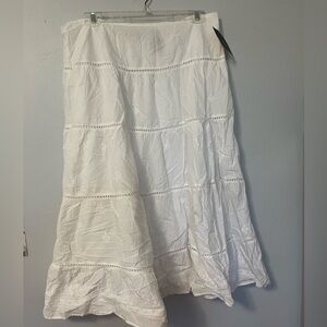 White flowy skirt